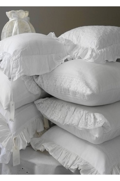 The Oversleeper: the Best Pillow of Another World